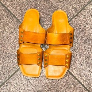 M.GEMI 9.5 ITALIAN made 41 LEATHER Tan slide Sandals Excellent
